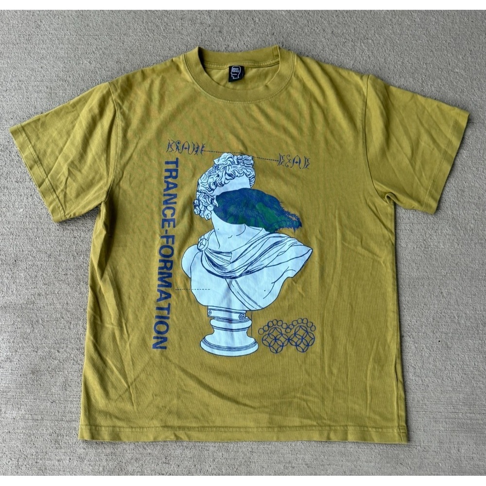 Brain Dead Mens T-Shirt Mustard Trance Formation Graphic Short Sleeve Size S